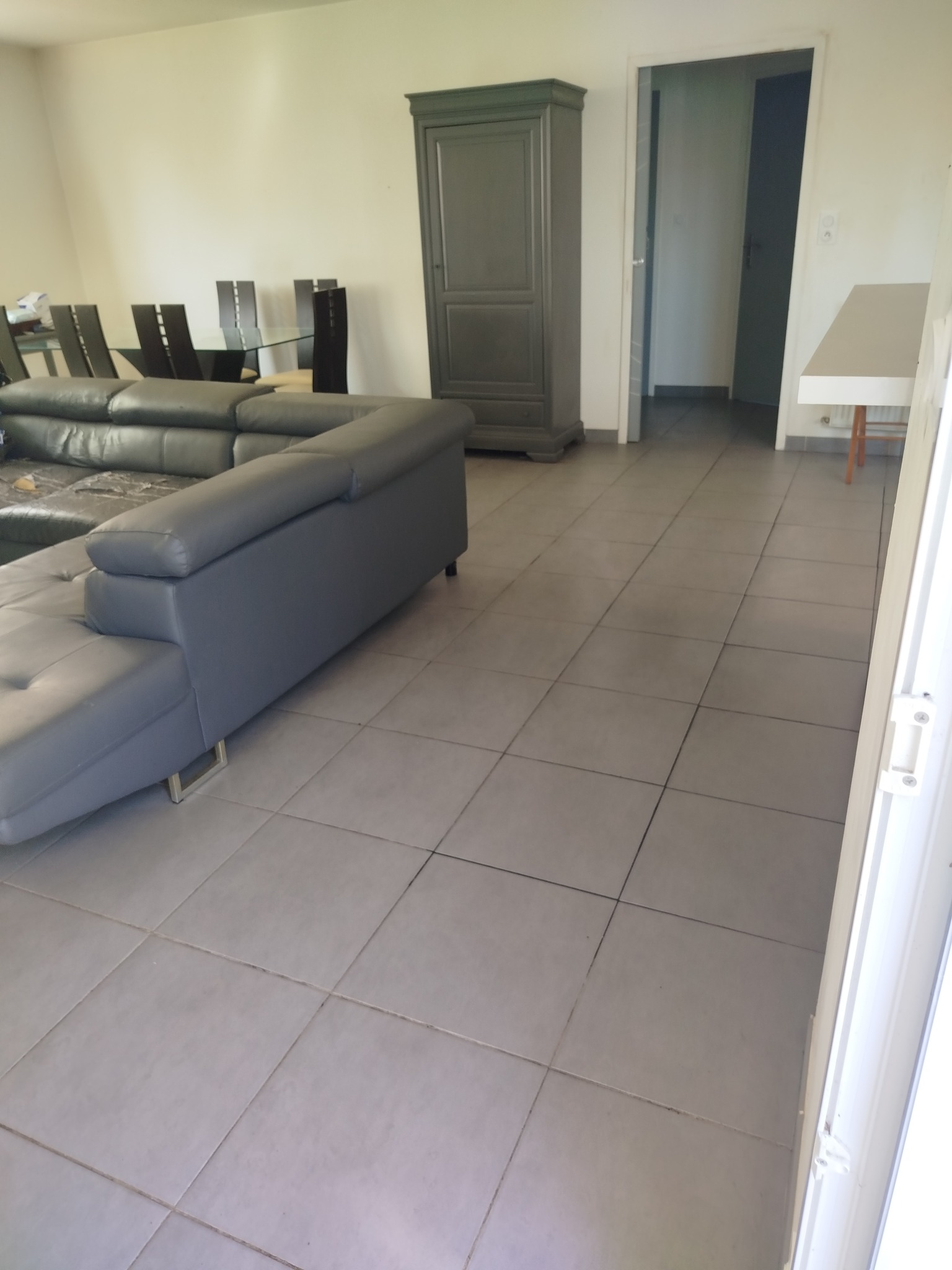 Salon après nettoyage professionnel LP.CLEANS — propre et soigné