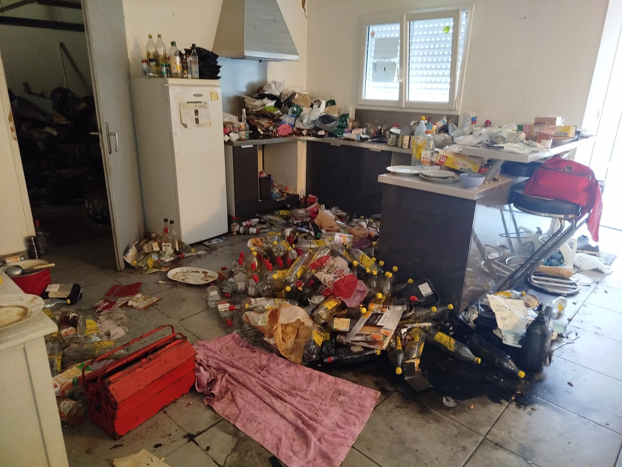 Cuisine avant nettoyage — état initial